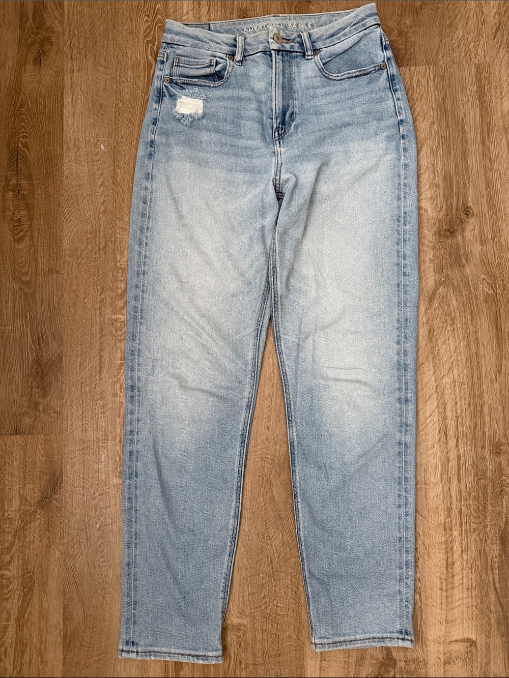American Eagle Women’s Curvy Mom Light Blue Straight Leg